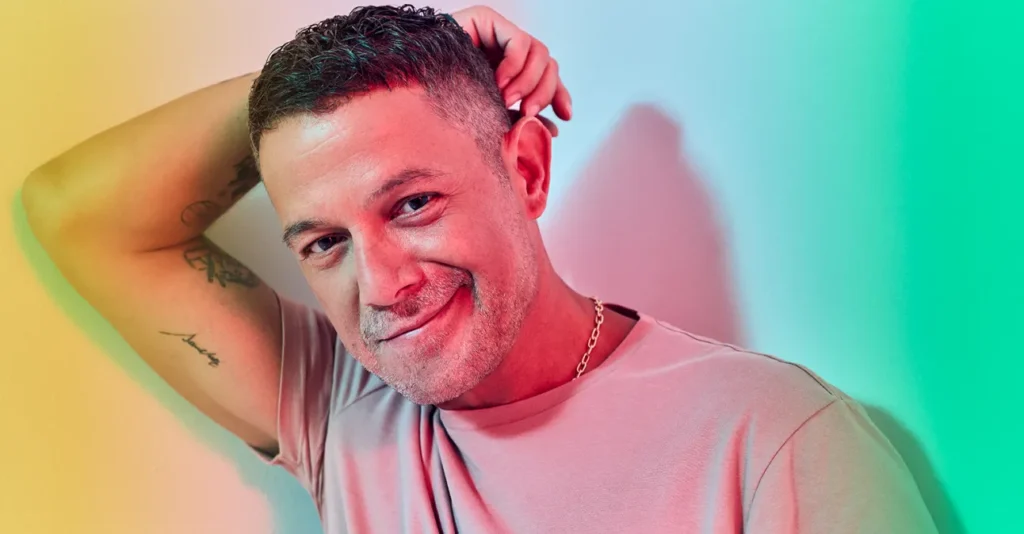 #20Nov | #Entretenimiento | Alejandro Sanz prepara musical y estrena disco